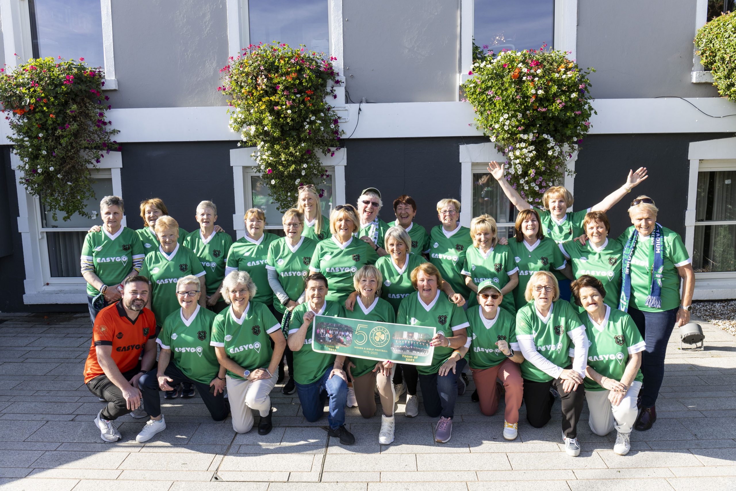 EasyGo presents the 1973 Irish Women’s National team with commemorative jerseys with an image of the jersey